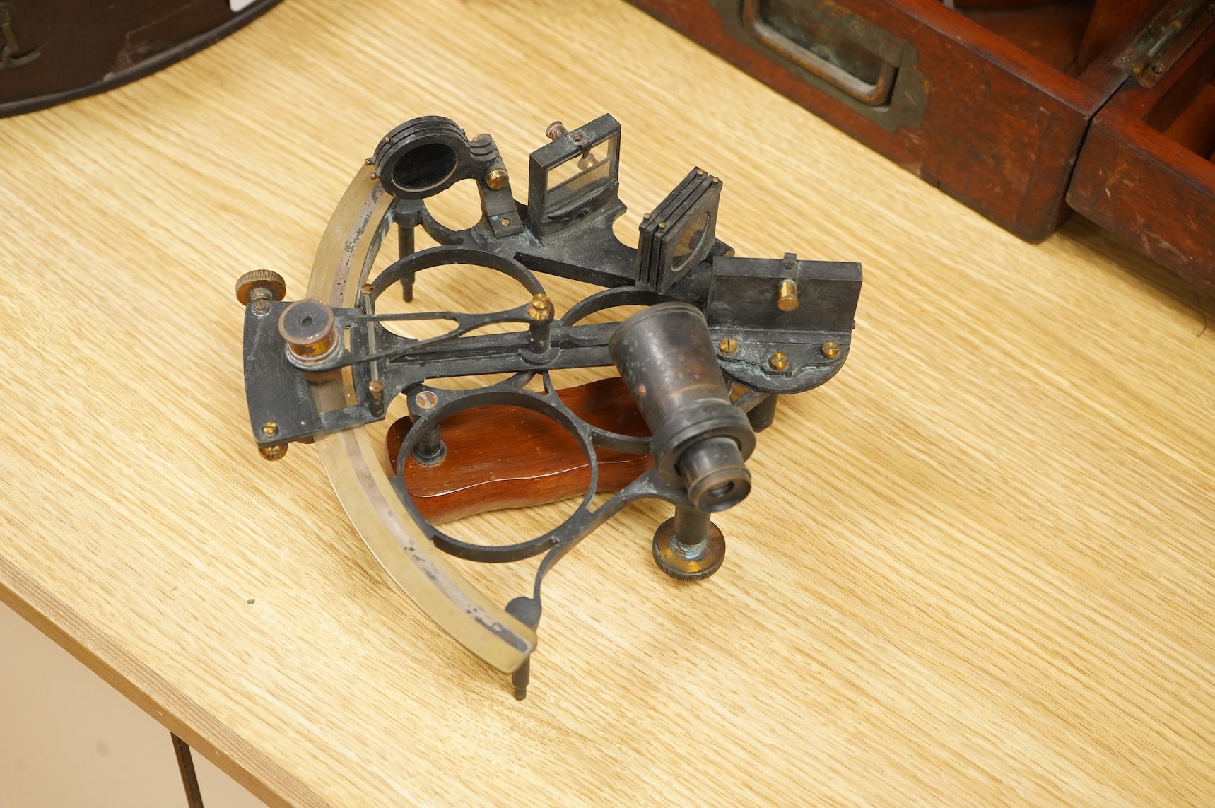 An early 20th century brass and lacquered sextant without maker’s mark, the mahogany case containing three eyepieces, card certificate of examination by the National Physical Laboratory screwed to the inside of the lid a